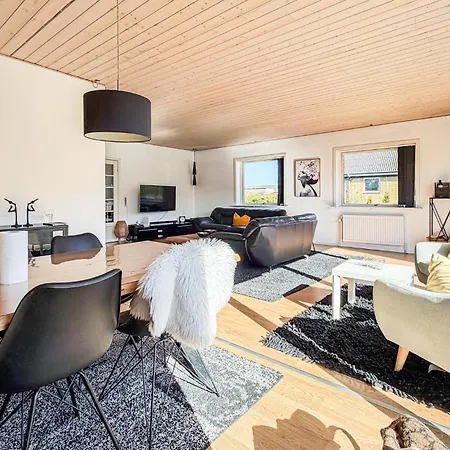 度假居 4 Bedroom Cozy In *