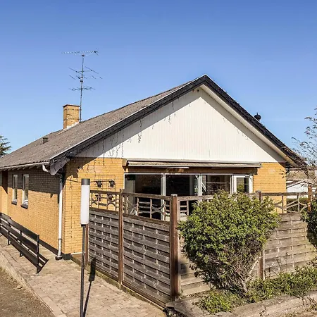 4 Bedroom Cozy In 度假居 阿灵厄