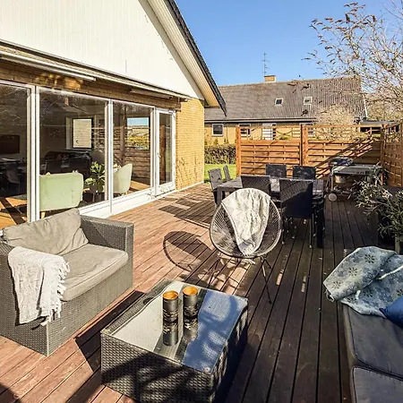4 Bedroom Cozy In 阿灵厄