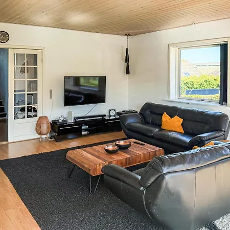 4 Bedroom Cozy In